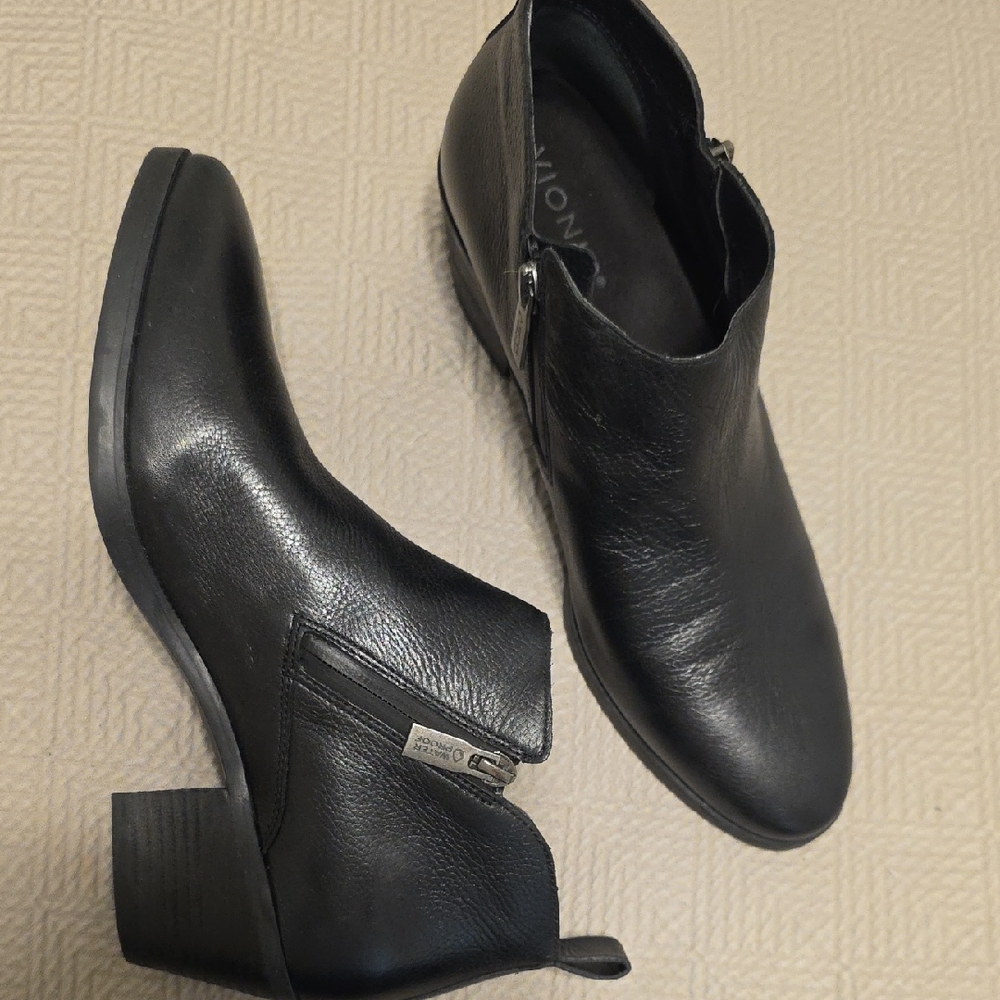 Vionic Cecily Black Stacked Heel Booties